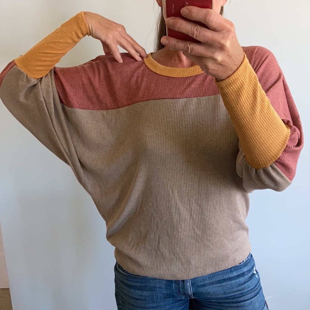 Color Block Dolman Sleeve Top - Picture 7 of 11